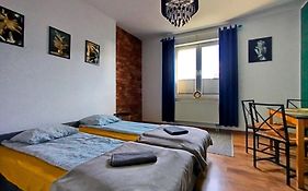 Przestronny Apartament z Trzema Sypialniami Centrum Torunia